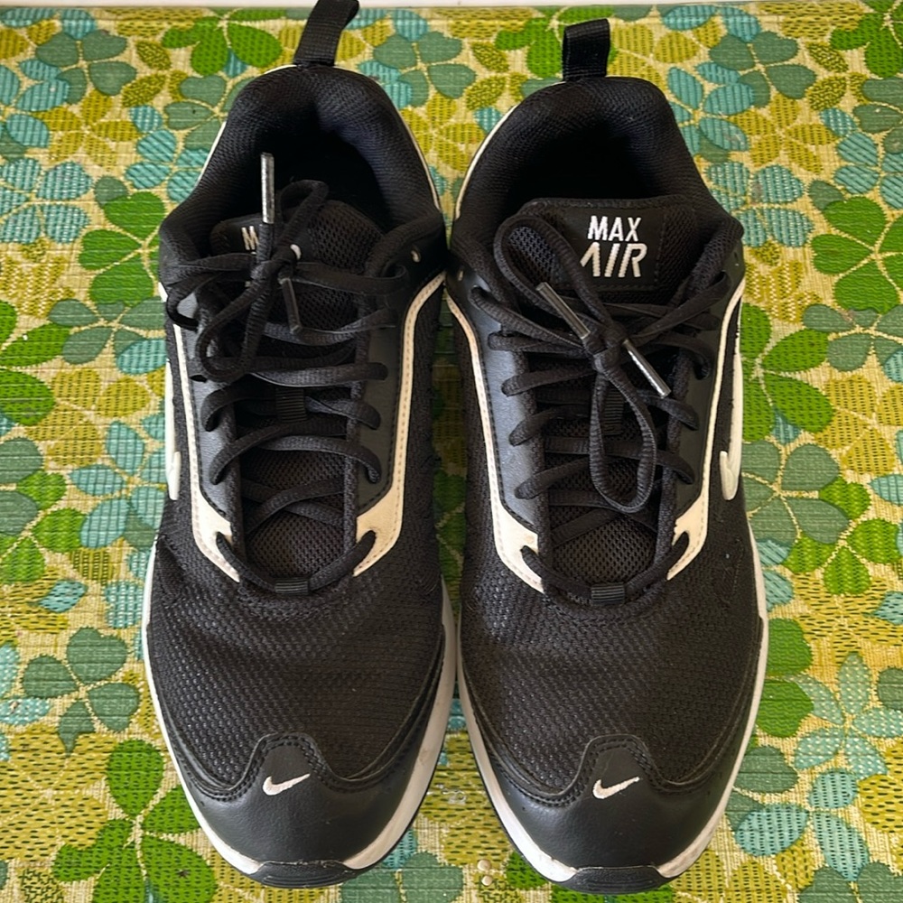 Women's Nike Air Max AP Black/White (CU4870 001) - 9.5 *Used once*